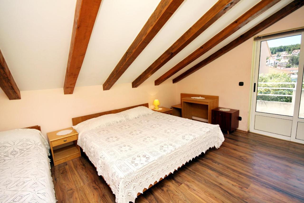 And By The Sea Jelsa, Hvar - 4602 Guest house