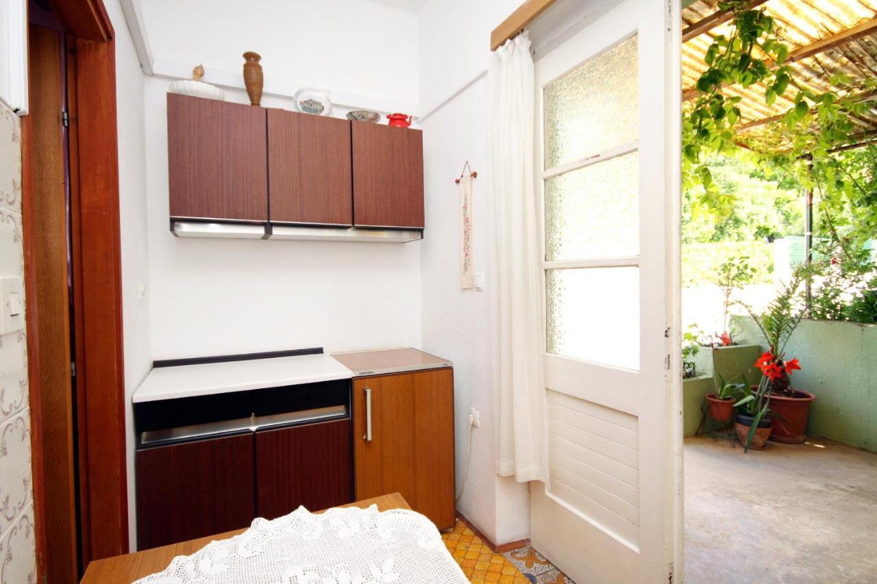 And By The Sea Jelsa, Hvar - 4602 Guest house
