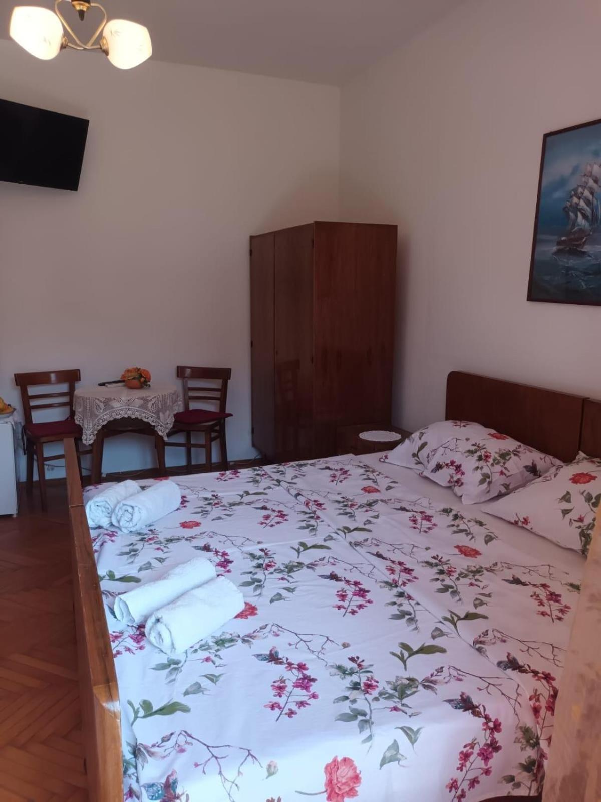 Guest house And By The Sea Jelsa, Hvar - 4602 Jelsa (Hvar)
